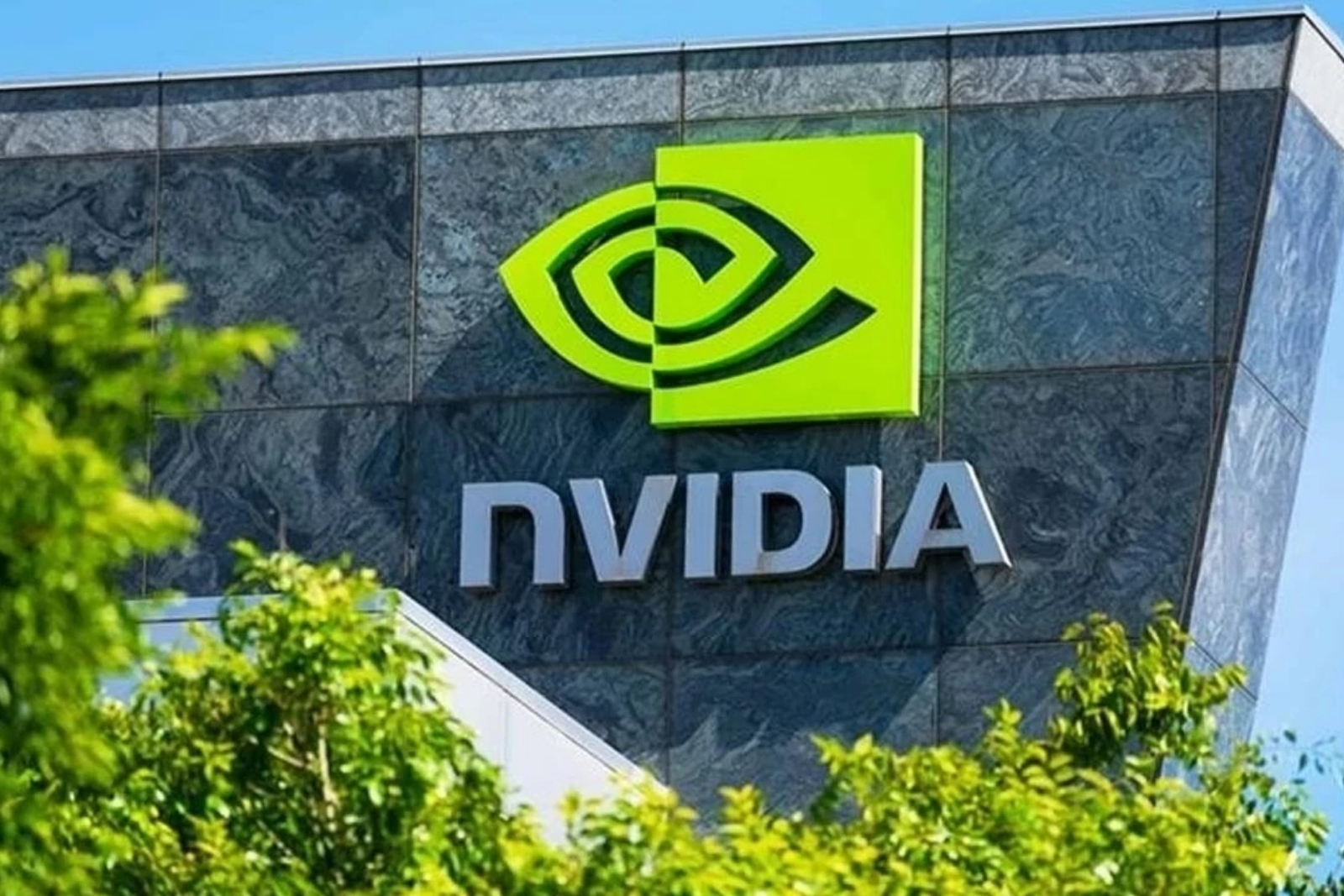 Nvidia, Çin'deki yüksek talep nedeniyle H200 çip üretimini artırıyor