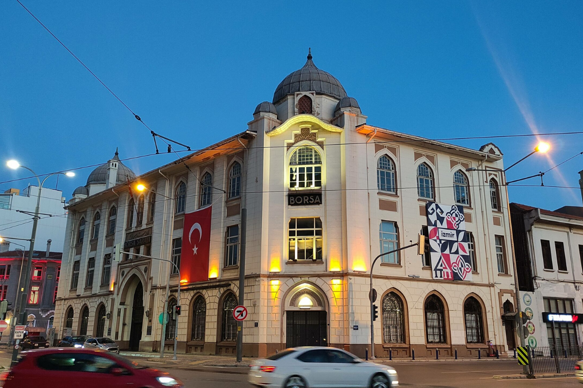 İzmir Ticaret Borsası, şehrin merkezindeki 1597 metrekare araziyi 255 milyon TL'ye satışa çıkarttı