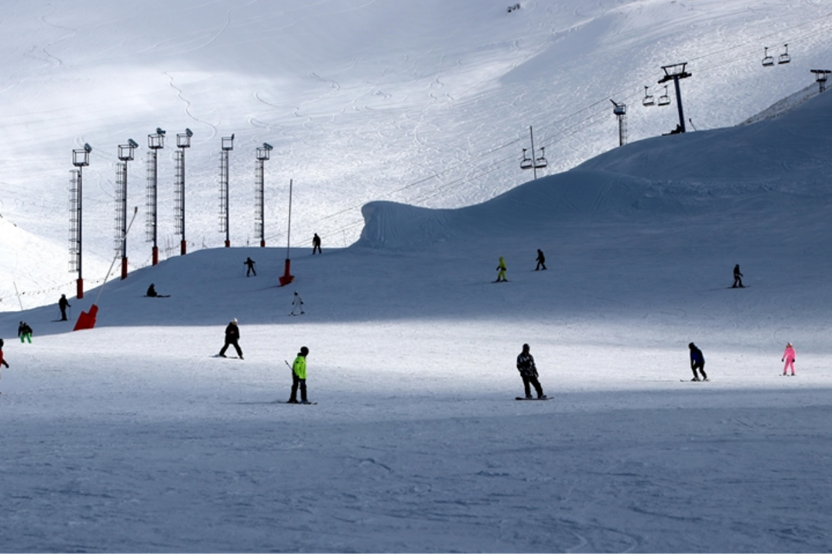 Kayak merkezlerinde en fazla kar kalınlığı 55 santimetreyle Palandöken'de ölçüldü