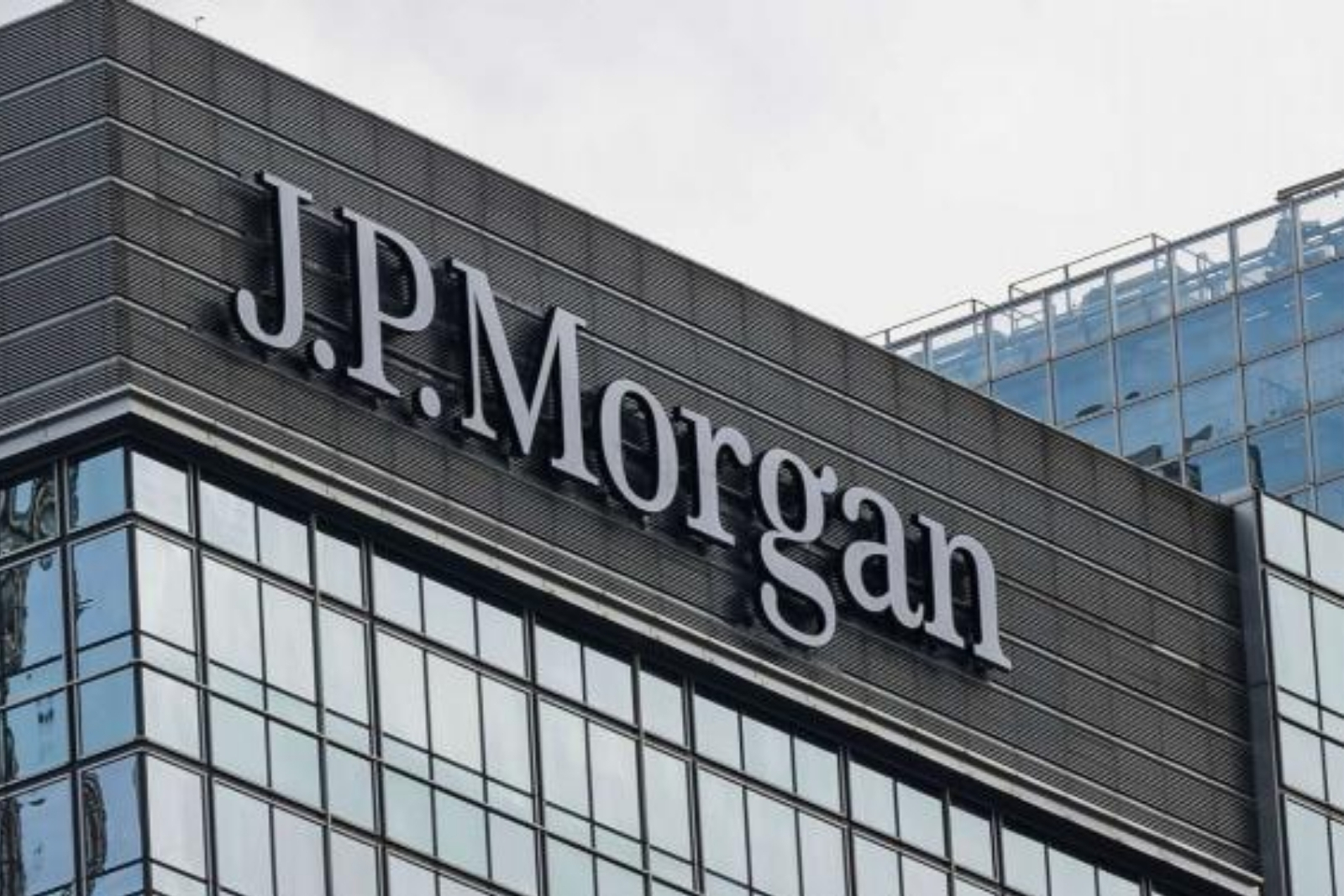 JPMorgan faiz indirimlerine karşı önlem aldı, Fed’den 350 milyar dolar çekip hazine tahviline yatırdı