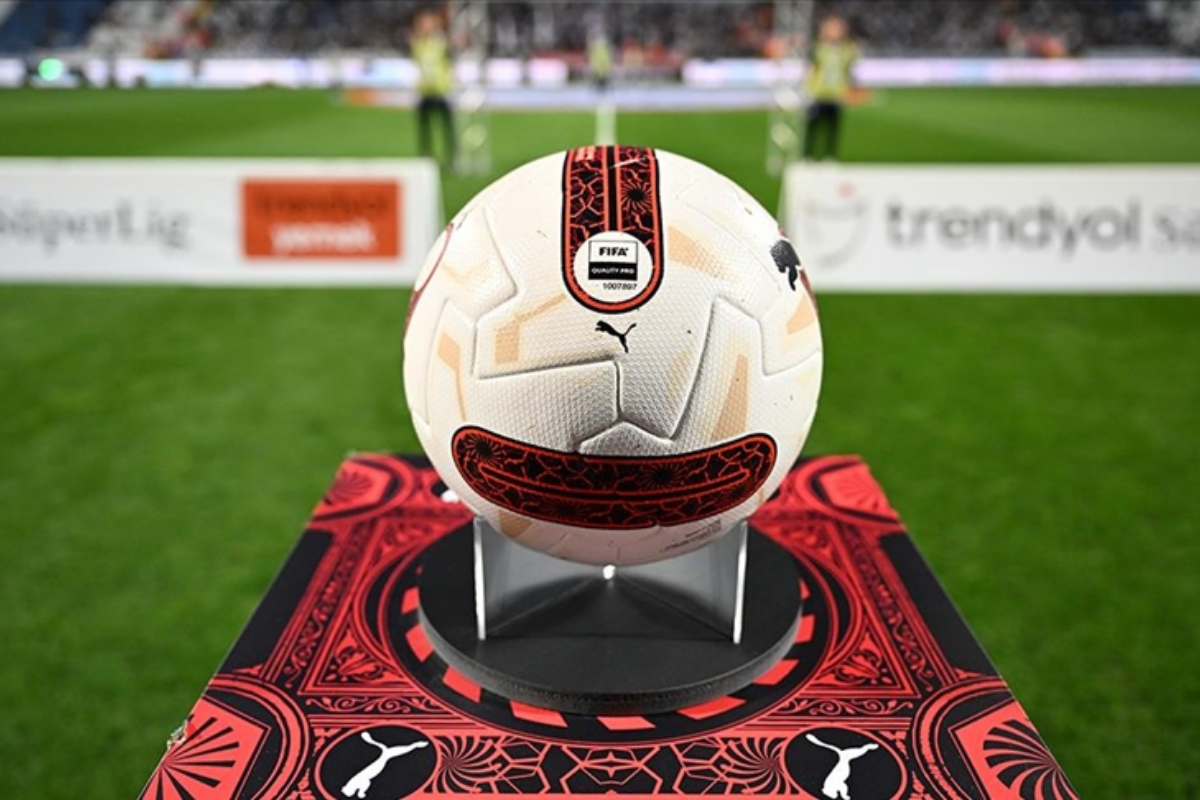 'Teknik direktör öğütücü' Süper Lig'de son değişiklik Antalyaspor'da oldu; Erol Bulut ile yollar ayrıldı