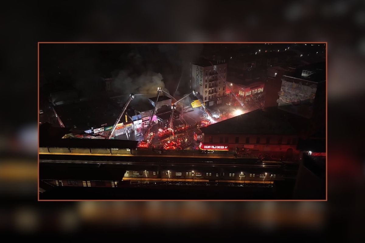 New York'ta beşinci alarm seviyesine ulaşan yangın çıktı