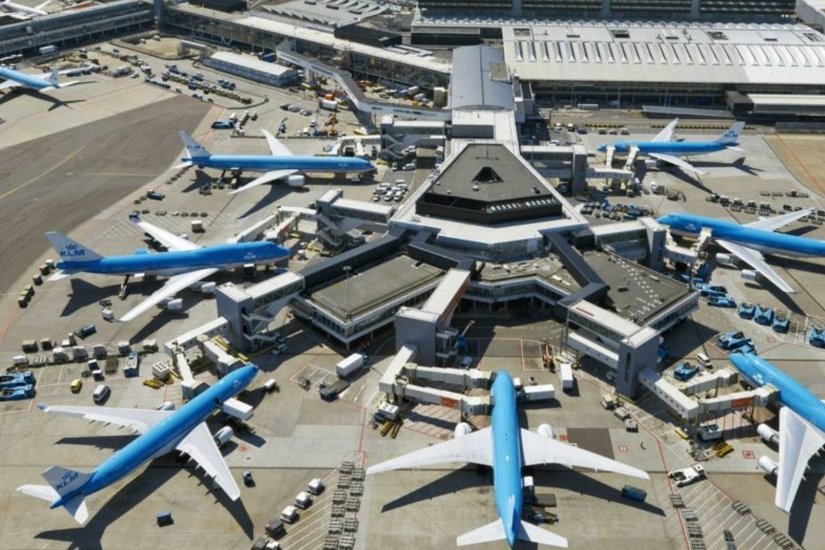 Schiphol’de bagaj sistemi çöktü, valizler uçağa yüklenemedi