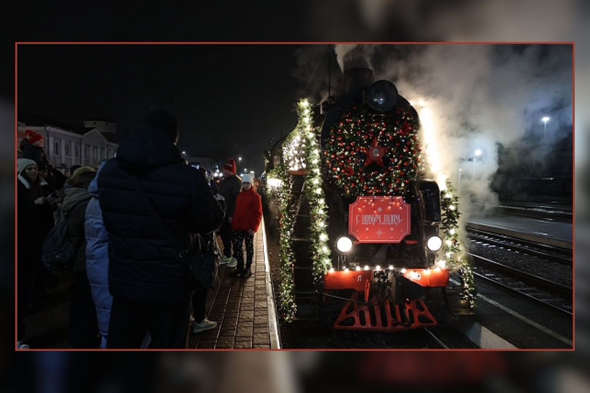 Rusya'da yeni yıl etkinlikleri kapsamında Noel Baba treni Belgorod'da karşılandı