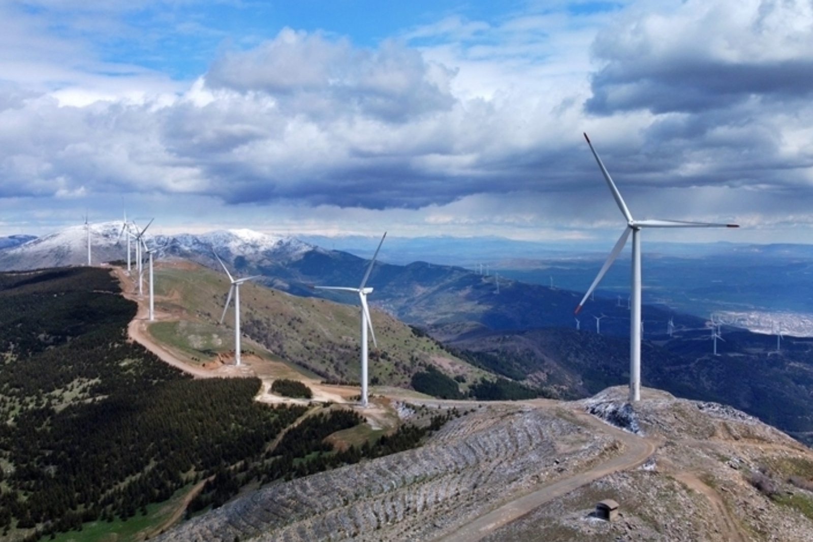 Türkiye’nin yenilenebilir enerji kurulu gücü 75 bin megavatı aştı