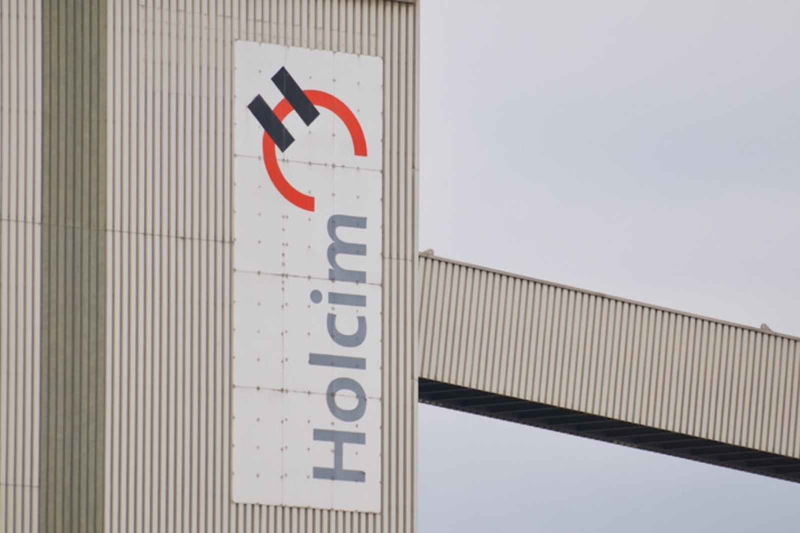 İsviçre mahkemesi tarafından Holcim'e açılan iklim davası kabul edildi