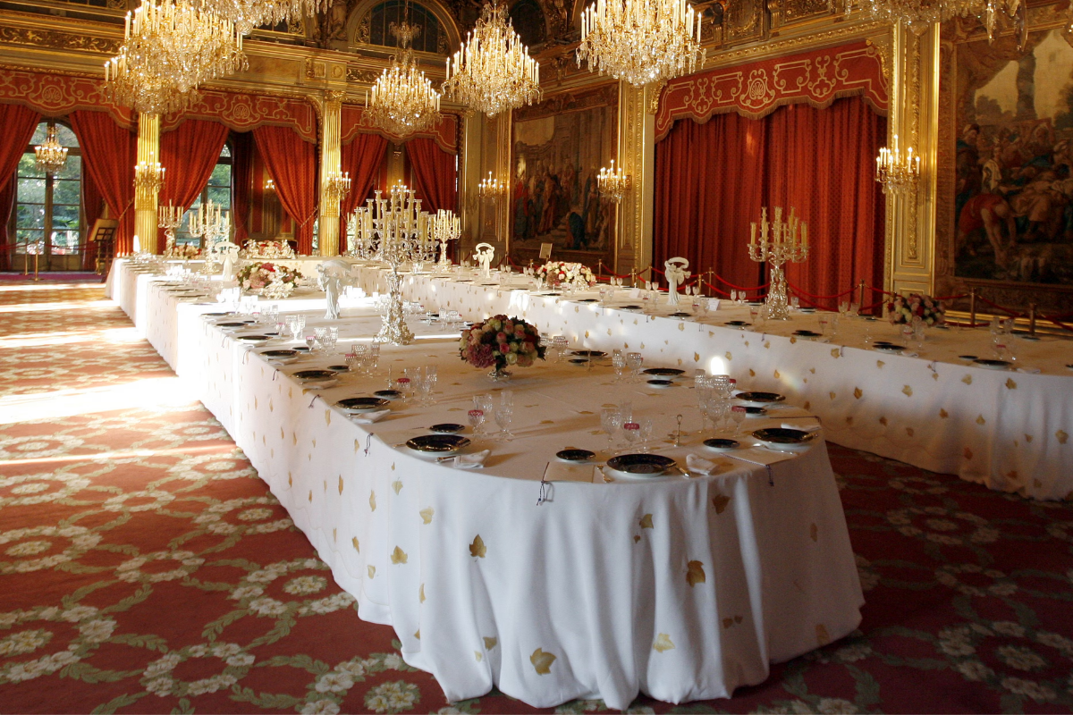 Louvre Müzesi'nden sonra Élysée şoku; bu defa da sarayı soydular