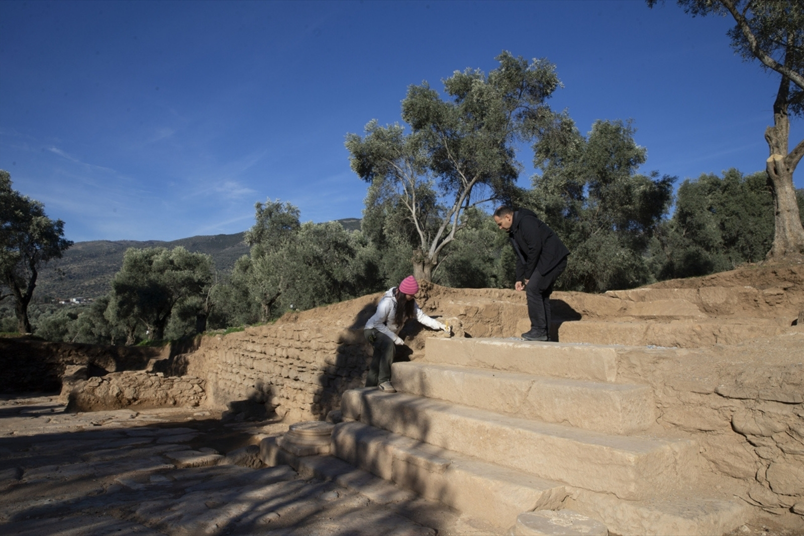 Sultanhisar'da 1800 yıllık kütüphane merdiveni ortaya çıktı