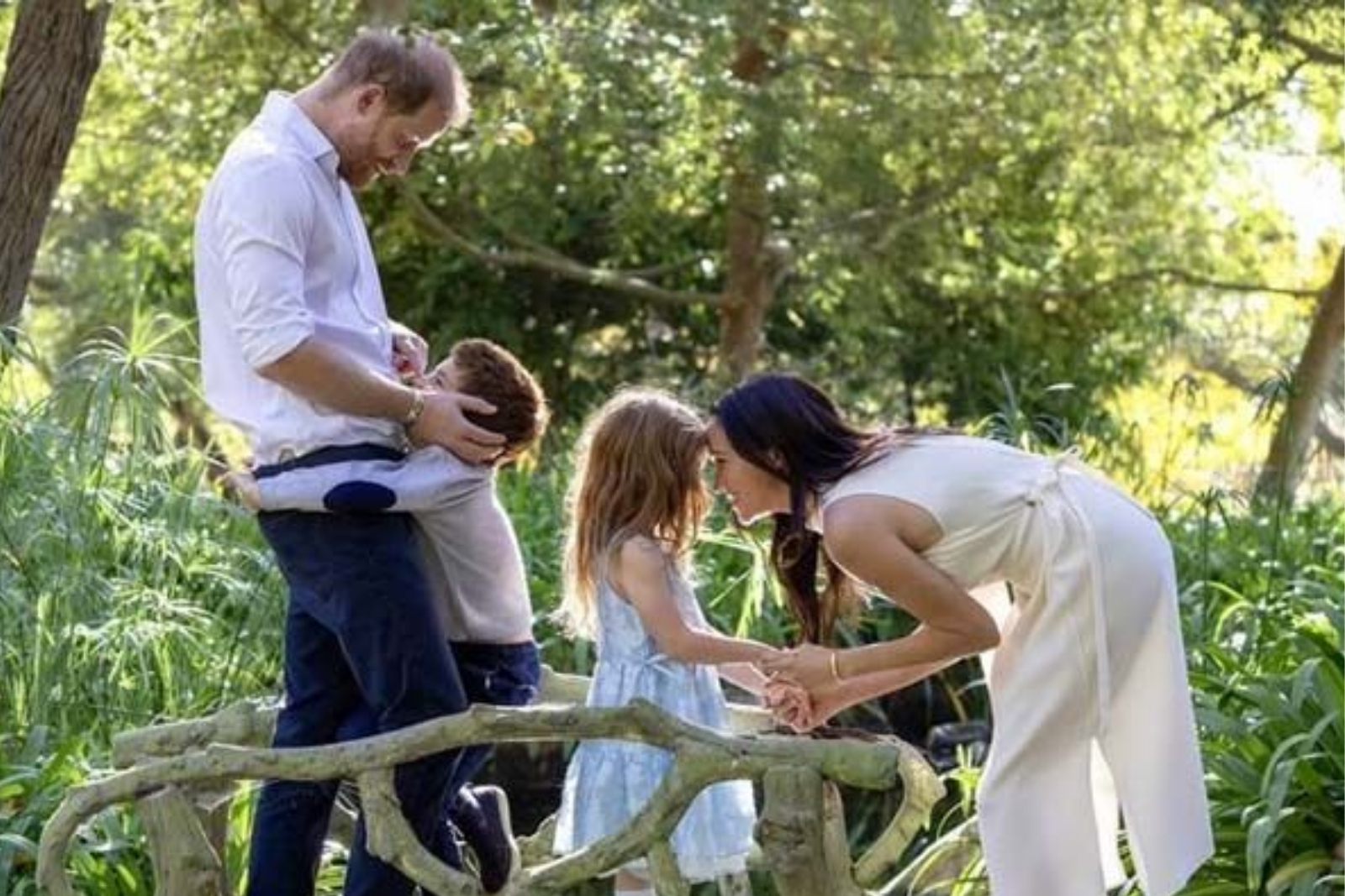 Meghan Markle ve Prens Harry çifti Kraliyetten ayrılsalar da geleneği bozmadılar