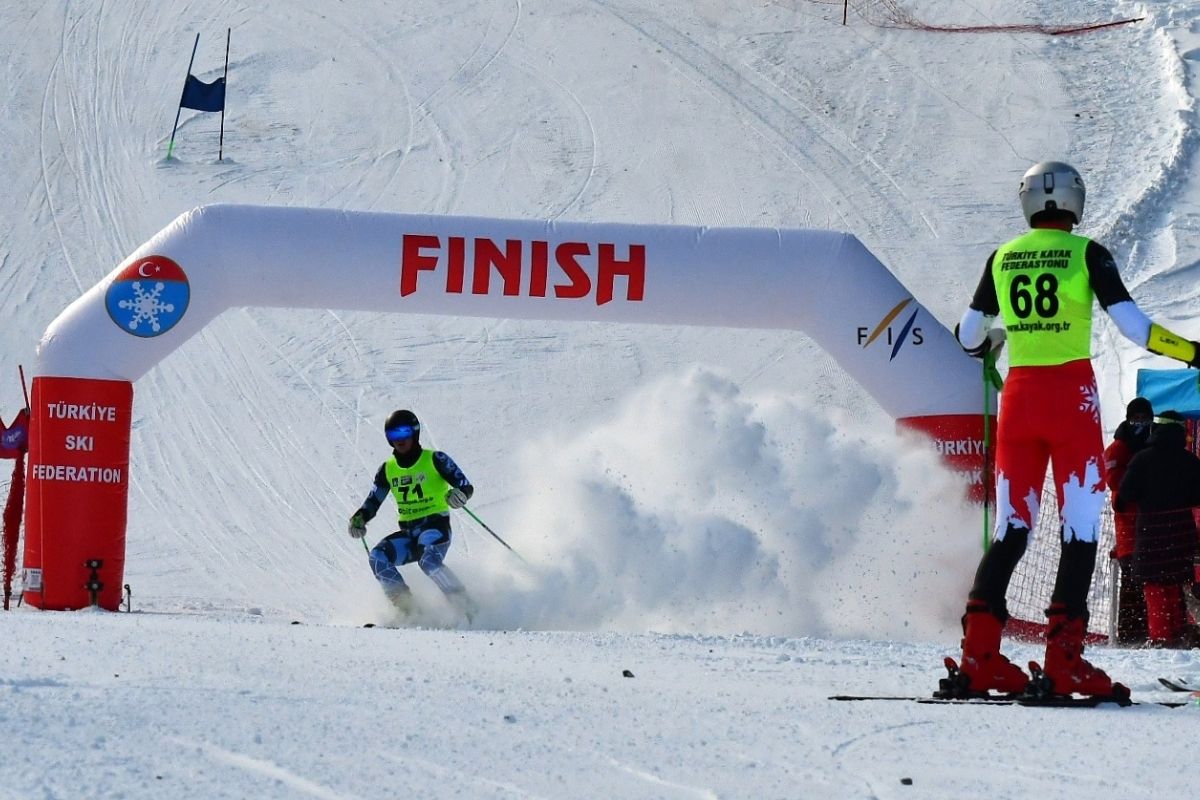 Alp Disiplini FIS Sarıkamış Cup Yarışları başladı