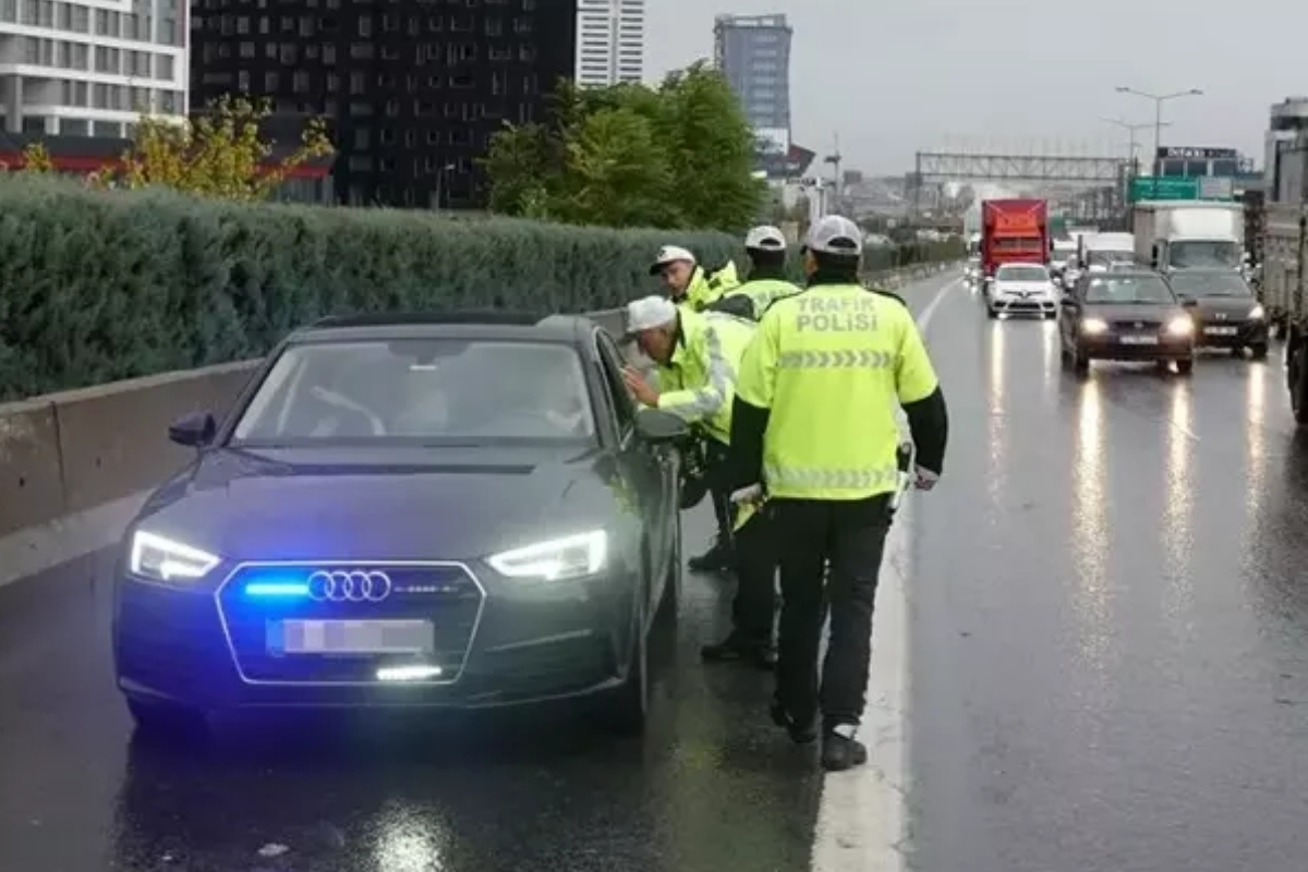 AYM, yetkisiz çakar lamba kullanımında araç sahibine kesilen cezayı Anayasa’ya aykırı bularak iptal etti