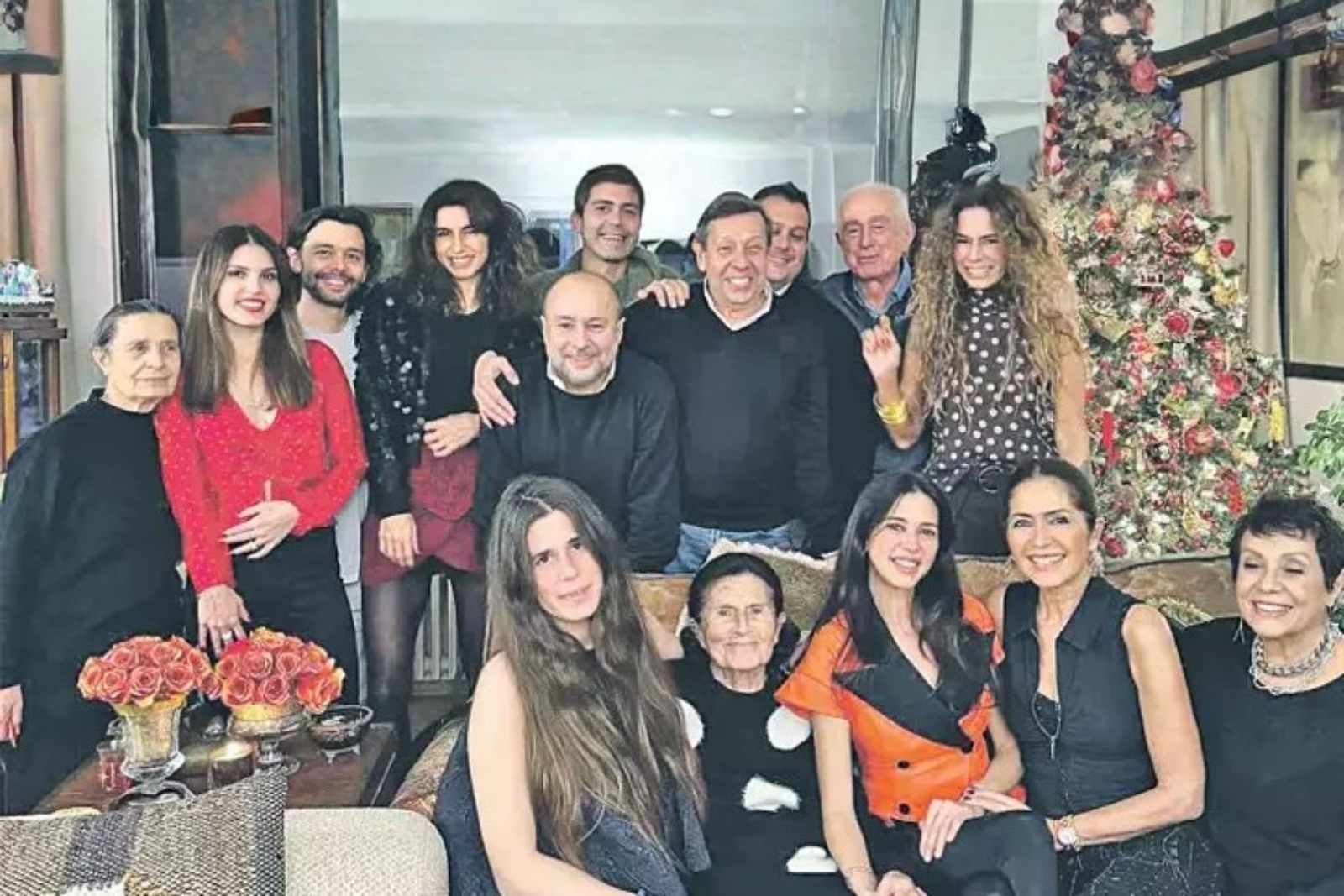 Şebnem ve Celal Çapa çiftinin davetiyle aile boyu yılbaşı buluşması