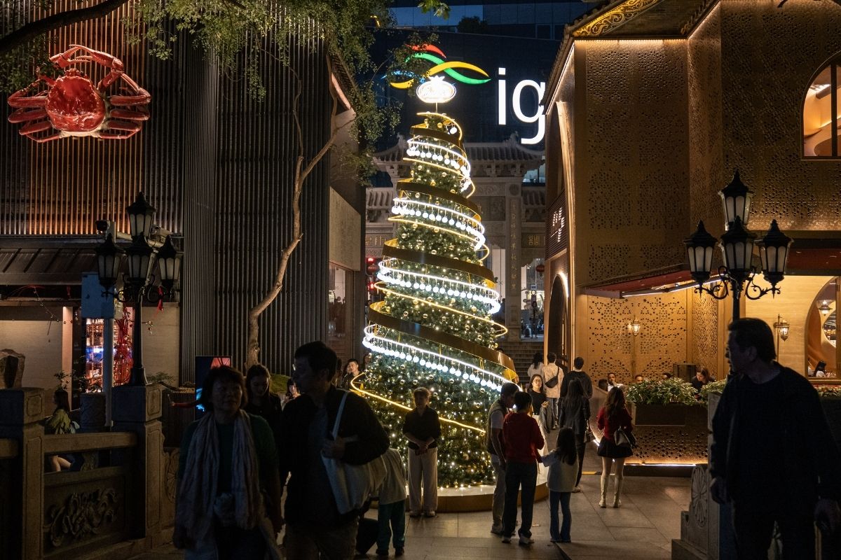 Çin'de renkli Noel kutlaması