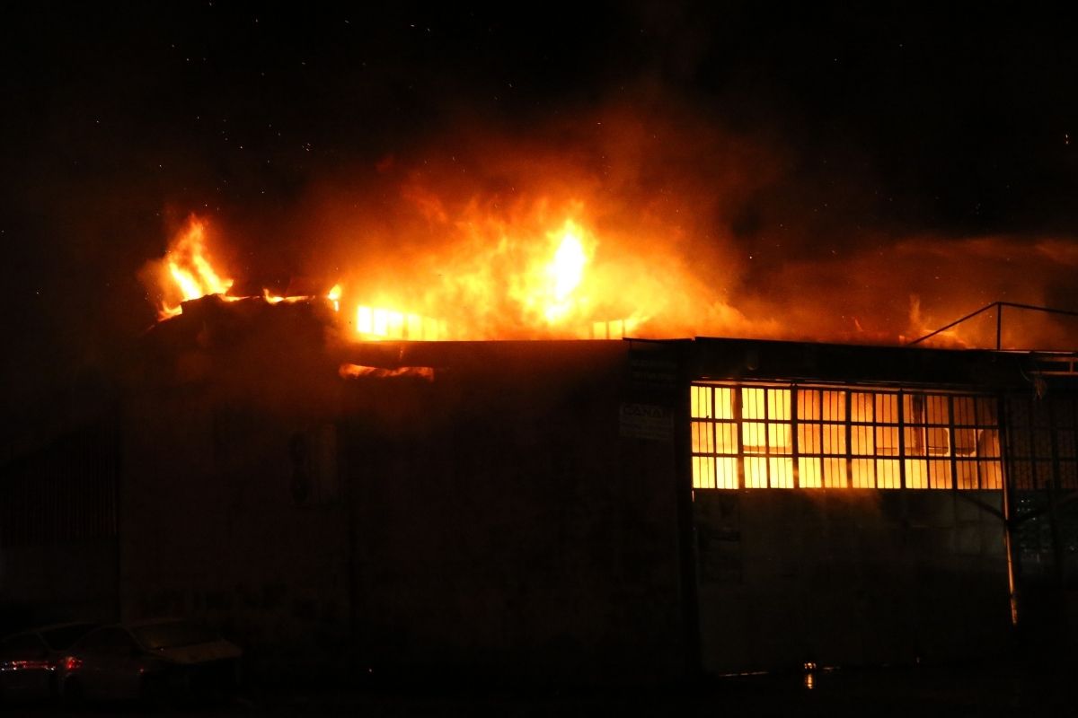 Hatay'da sanayi sitesinde yangın çıktı
