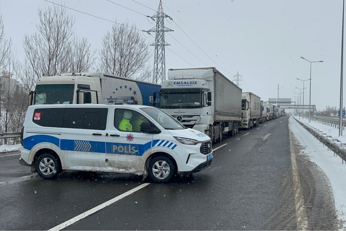 Kar nedeniyle D-100 kara yolunun Çankırı bölümünde araçların geçişine izin verilmiyor