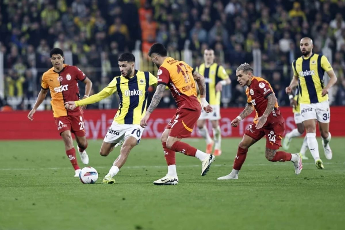 Süper Kupa'da finalinde karşılaşacak olan Galatasaray ve Fenerbahçe'nin ilk 11'leri belli oldu