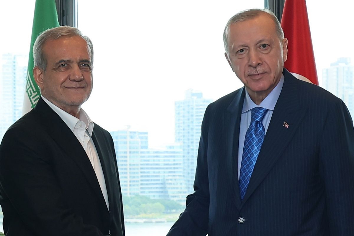 Erdoğan, Pezeşkiyan'la görüştü, İran'a dış müdahale senaryolarına hiçbir zaman olumlu yaklaşmadıklarını söyledi