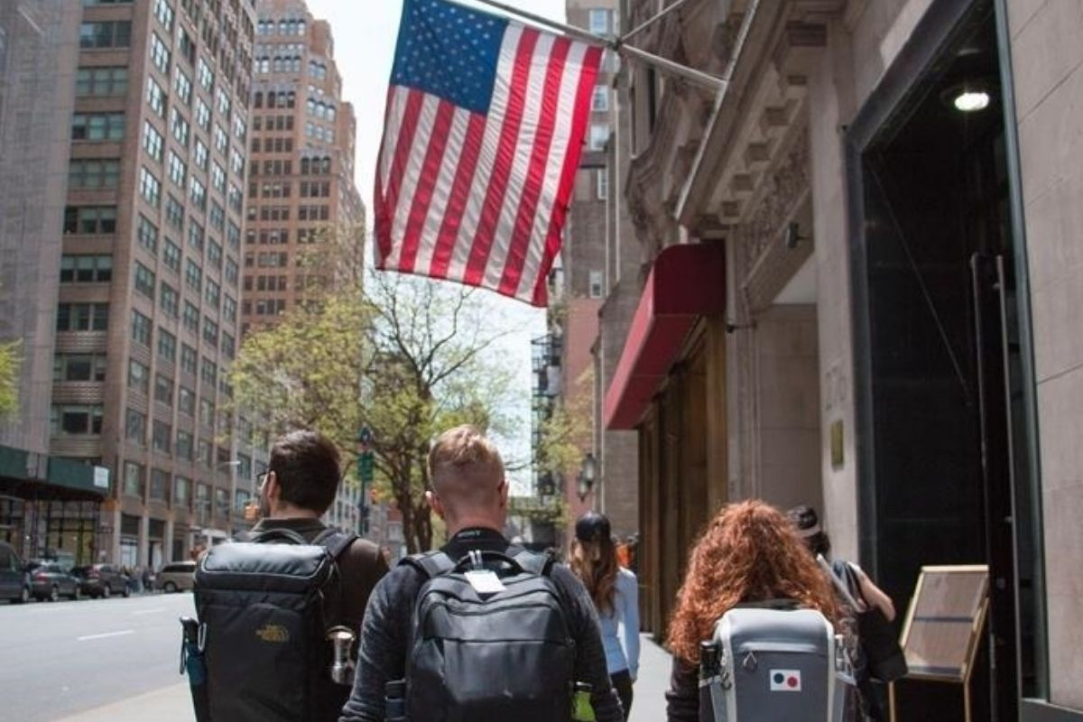 Trump'ın gümrük vergileri küresel ticarette hala tartışılırken ABD ekonomisi tahminlerin üzerinde büyüme kaydetti