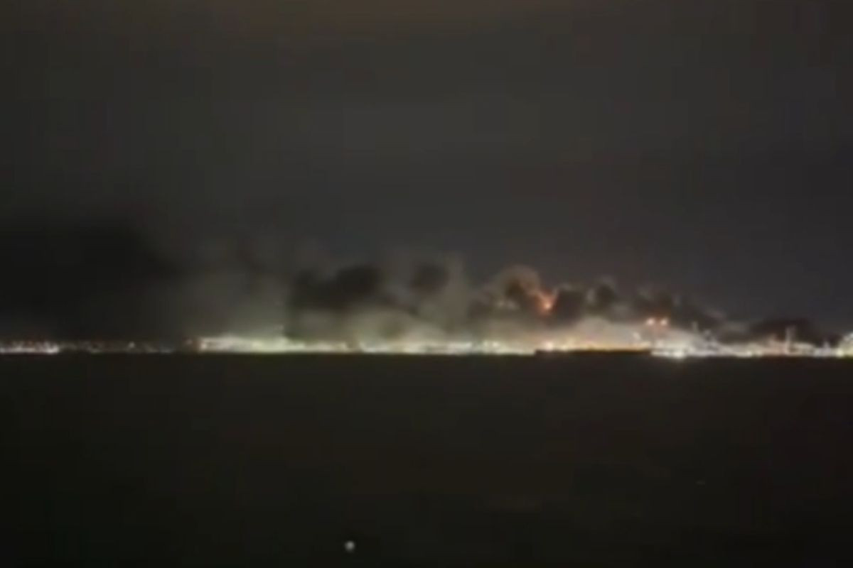 İzmit'teki TÜPRAŞ tesislerinde bulunan benzin tankında patlama