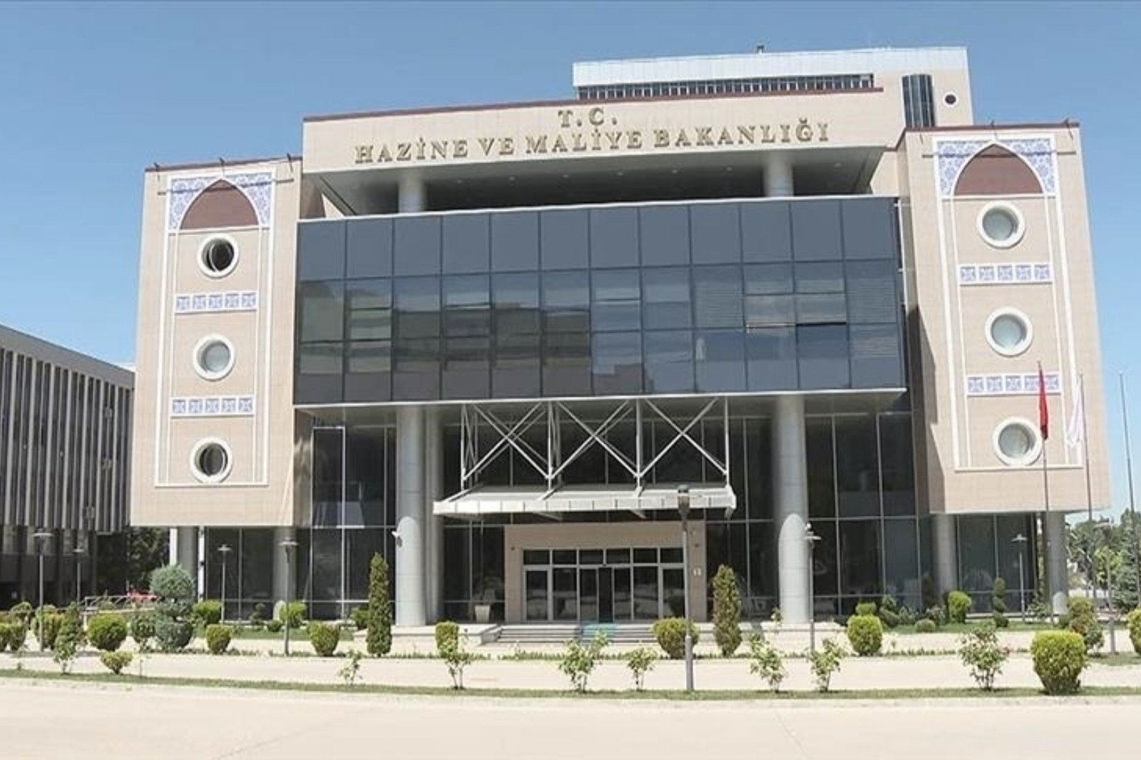 Hazine ve Maliye Bakanlığı'ndan tahvil ihracı için 4 finans kuruluşuna yetki