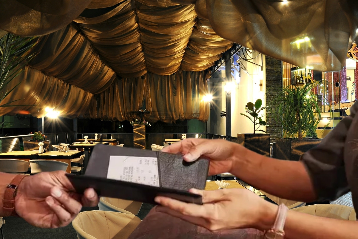Kuver ve servis ücreti yasağı sonrası restoranlar gönüllü bahşiş sistemine geçti