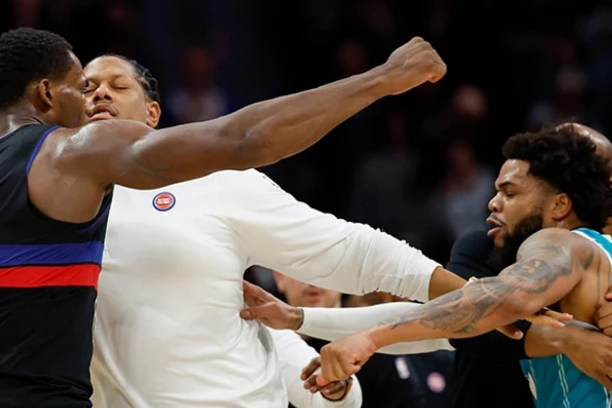 Charlotte Hornets–Detroit Pistons maçında yumruklu kavga çıktı