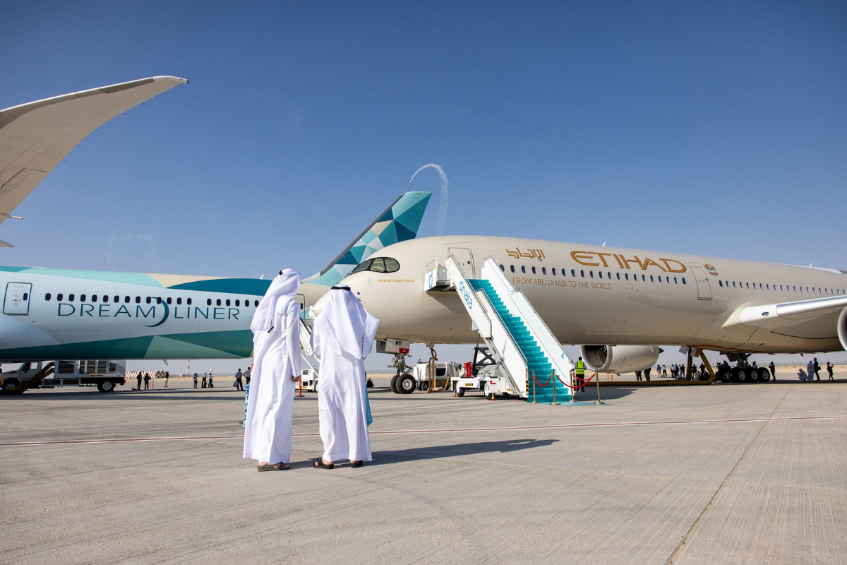 Seferlerine ara veren Emirates ve Etihad sınırlı uçuşlara başladı