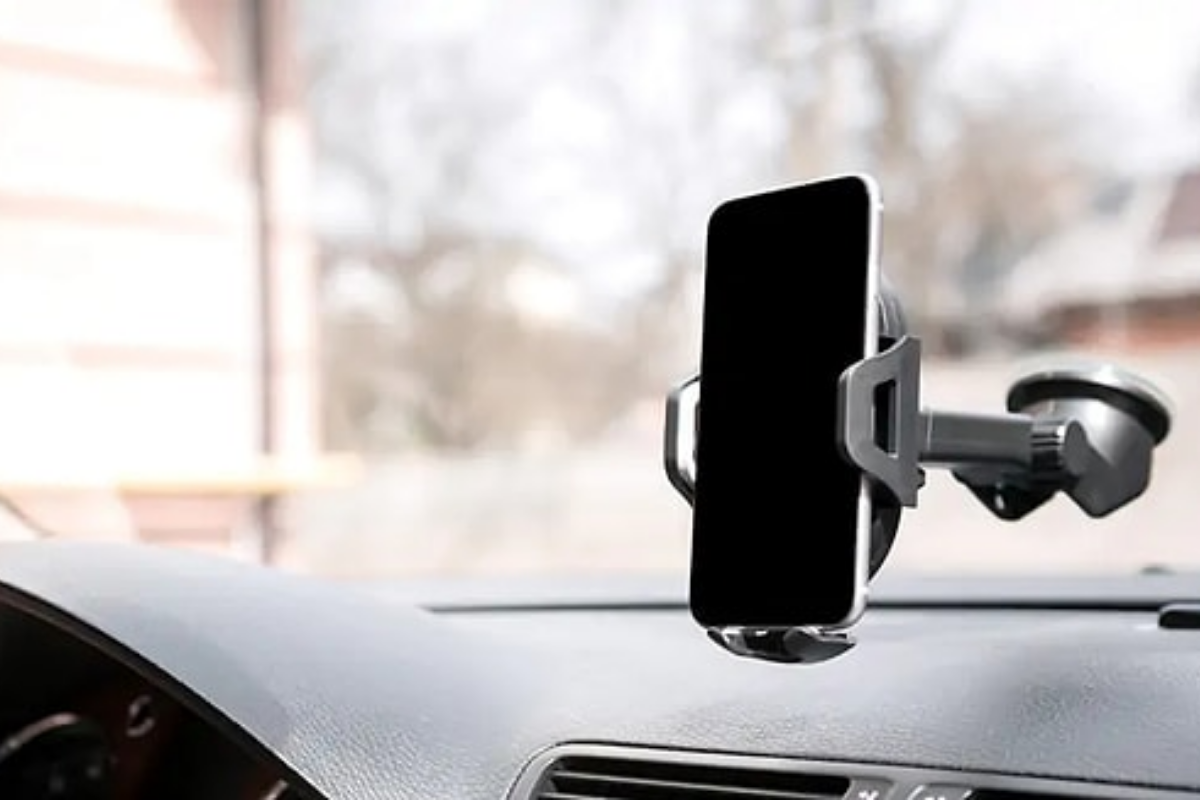 Araçlara telefon tutacağı yasağı geliyor; cezası 21 bin lira para cezası ve trafikten men