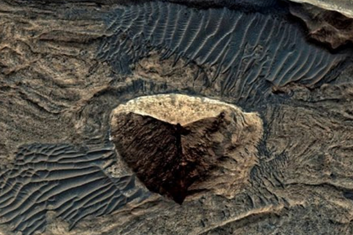 NASA'nın uyduları Mars’tan gelen görüntülerde piramit benzeri yapılar tespit etti