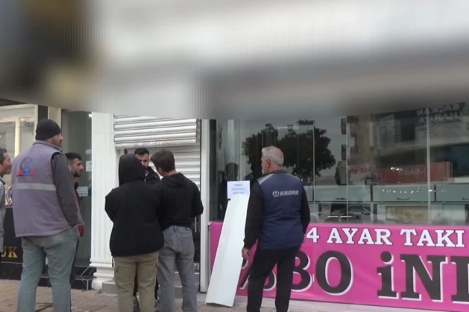 Antalya Döşemealtı esnafı bir kuyumcu 50 milyon lira ile kayıplara karıştı