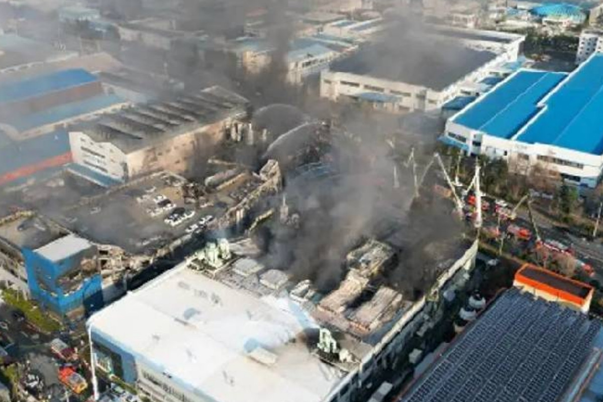 Güney Kore’nin Daejeon kentinde otomobil parçaları üreten fabrikada çıkan yangın can aldı