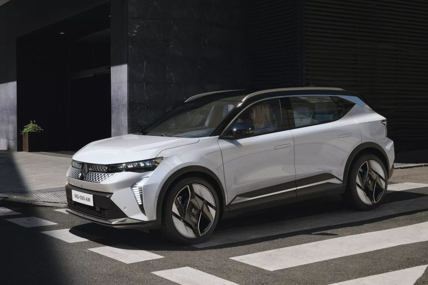 Renault elektrikli Scenic ve Rafale üretimini İspanya’ya taşıma kararı aldı