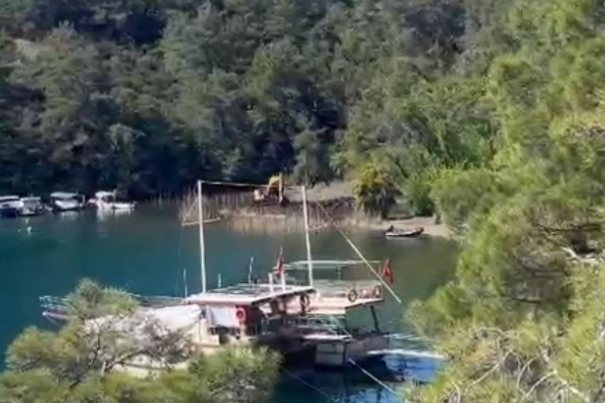 Muğla Büyükşehir Belediye Başkanı Ahmet Aras'tan Göcek'te bulunan Osmanağa Koyu'ndaki inşaata tepki 