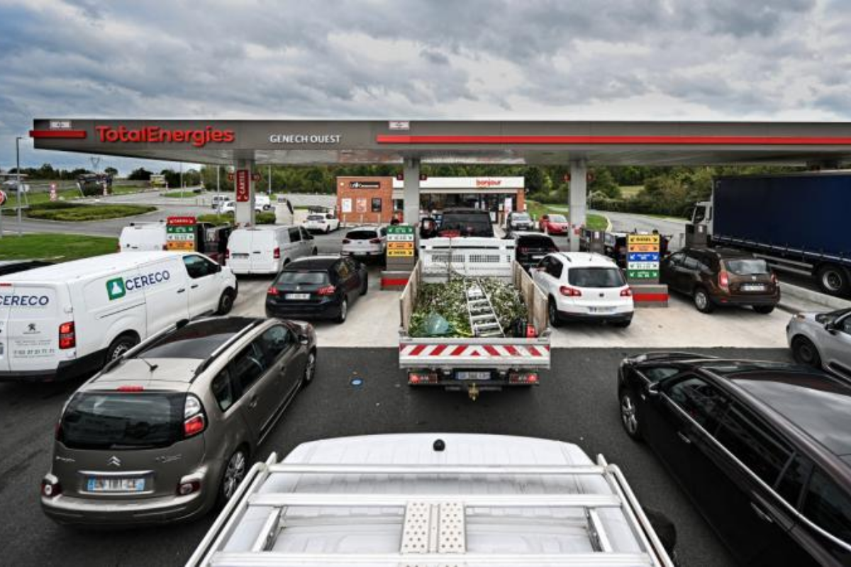 Fransa’da artan akaryakıt fiyatlarına karşı kara yolu taşımacılık sektörü çalışanları eylem yapacak