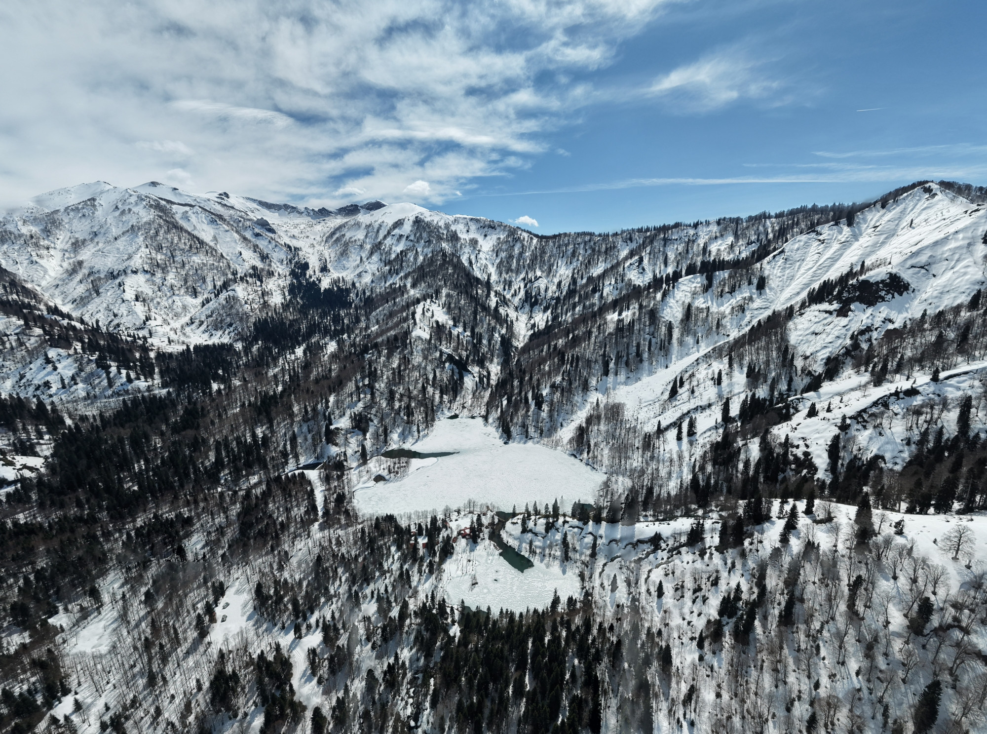 Borçka Karagöl karla kaplandı