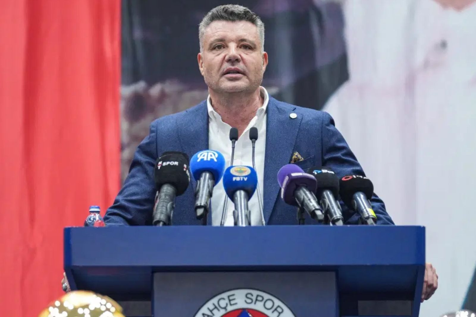 Fenerbahçe Başkanı Sadettin Saran trafik kazası geçirdi