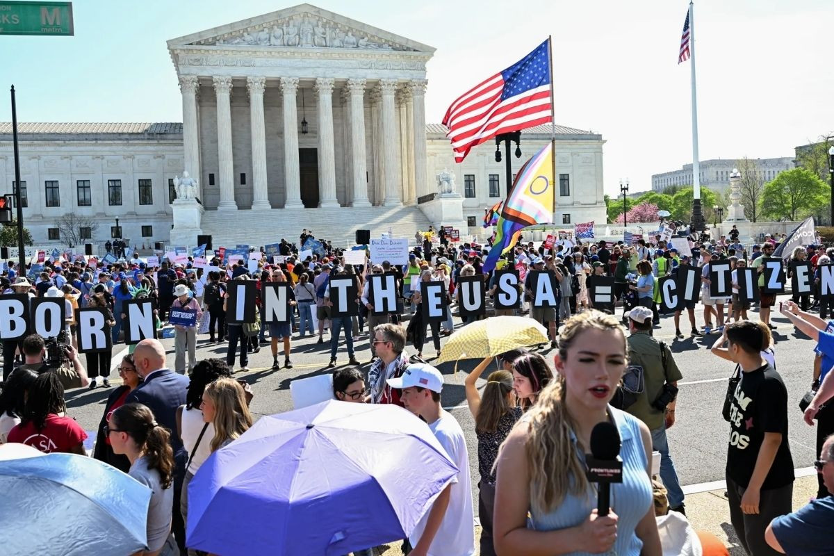 Trump'ın da katıldığı ABD Yüksek Mahkemesi'ndeki oturumda, doğumla vatandaşlık hakkı kazanma konusu tartışıldı