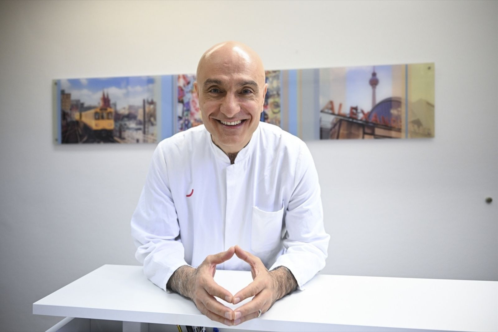 Almanya'da Türk doktor bir ilke imza atarak yeni geliştirilen kalp kapakçığını kalbe yerleştirdi