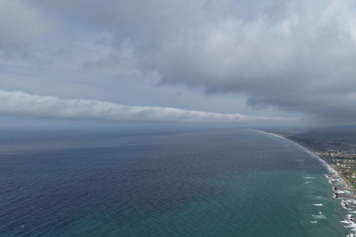 Karadeniz'de nadir görülen rulo bulut oluştu