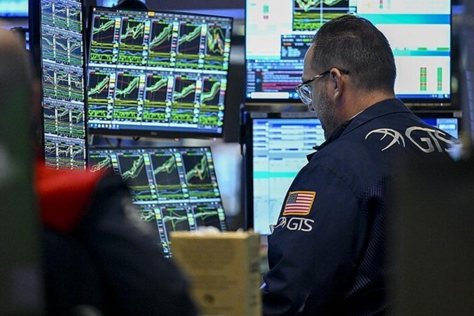 Küresel piyasalar Orta Doğu'daki çatışmalar nedeniyle haftaya karışık başladı