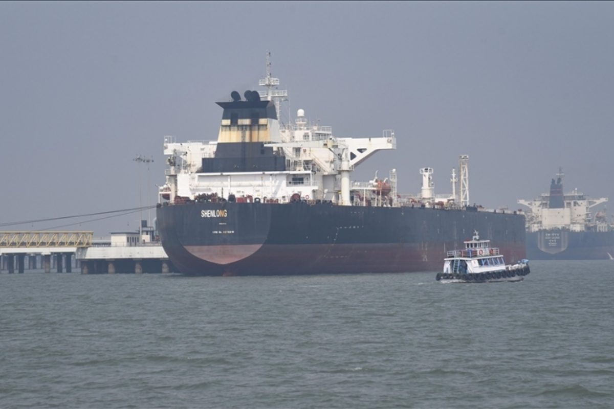 Hürmüz’de geçişler 'izinle' sürüyor; 15 gemi daha geçti