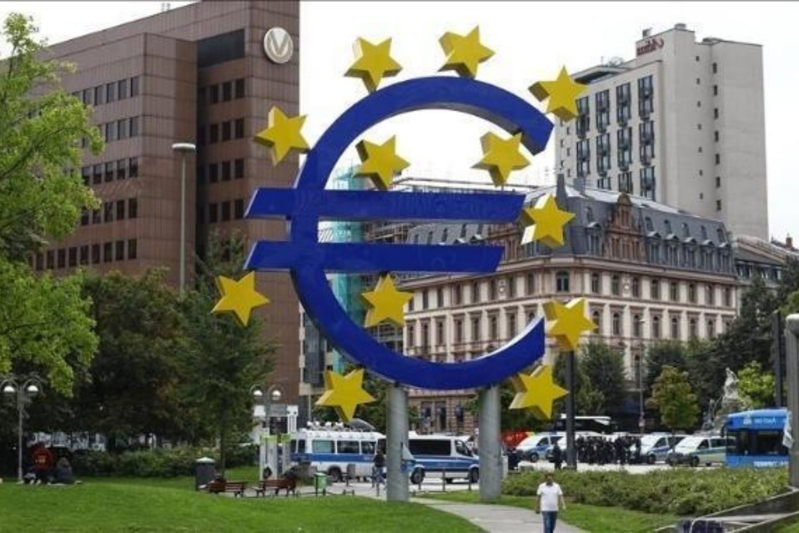 Euro Bölgesi'nde bileşik PMI 9 ayın en düşük seviyesinde