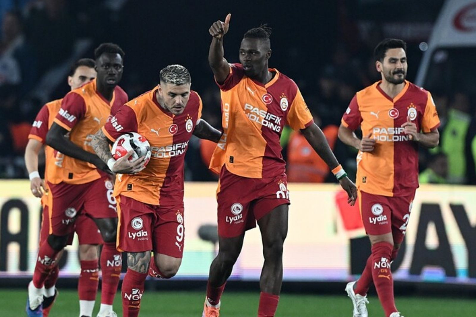 Galatasaray erteleme maçında yarın Göztepe'ye konuk olacak