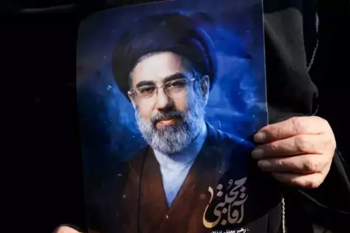 The Times, İran lideri Hamaney'in ‘bilinci kapalı halde Kum'da tedavi gördüğünü’ iddia etti