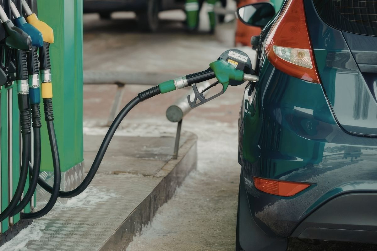 Motorin ve benzin fiyatına zam yapıldı