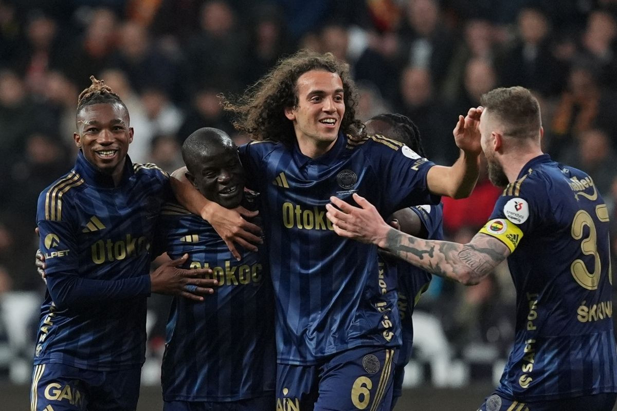 Fenerbahçe, Kayserispor deplasmanında farklı galip geldi, zirve takibini sürdürdü