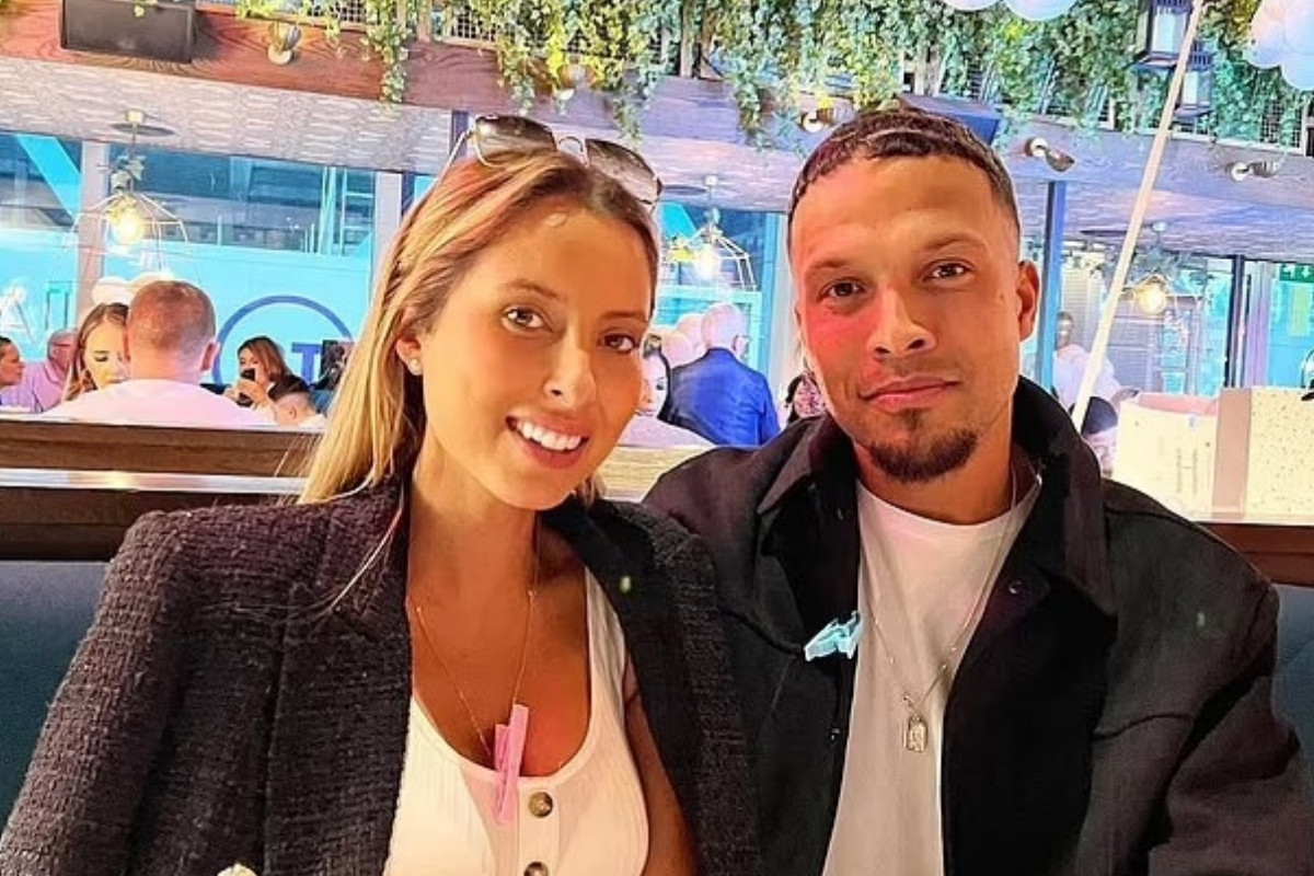 Kanserden ölen eski Manchester United futbolcusu Joe Thompson'ın güzellik şirketi sahibi eşi, dondurulmuş embriyodan hamile kaldı