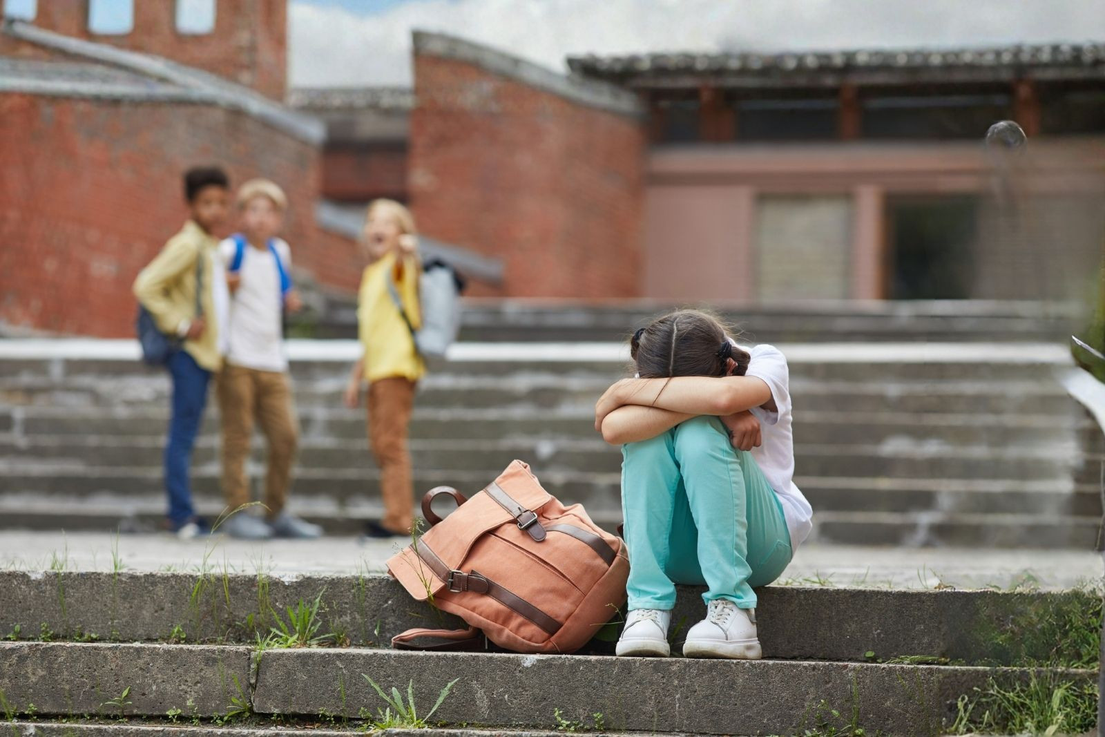 Aileleri endişelendiren okul zorbalığını bu kez Profesör Doktor Üstün Dökmen kaleme aldı