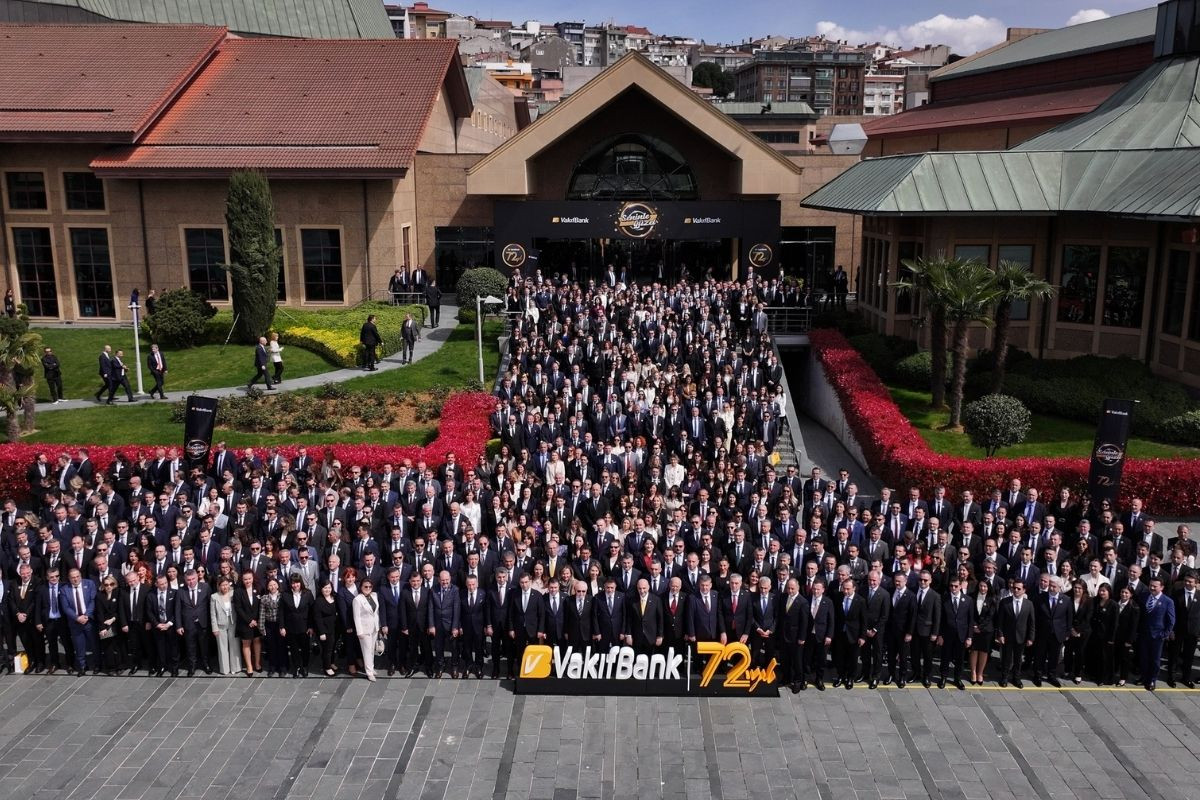 Vakıfbank 72’nci kuruluş yıldönümünü çalışanlarıyla kutladı, yeni genel müdür Osman Arslan kurum kültürü vurgusu yaptı