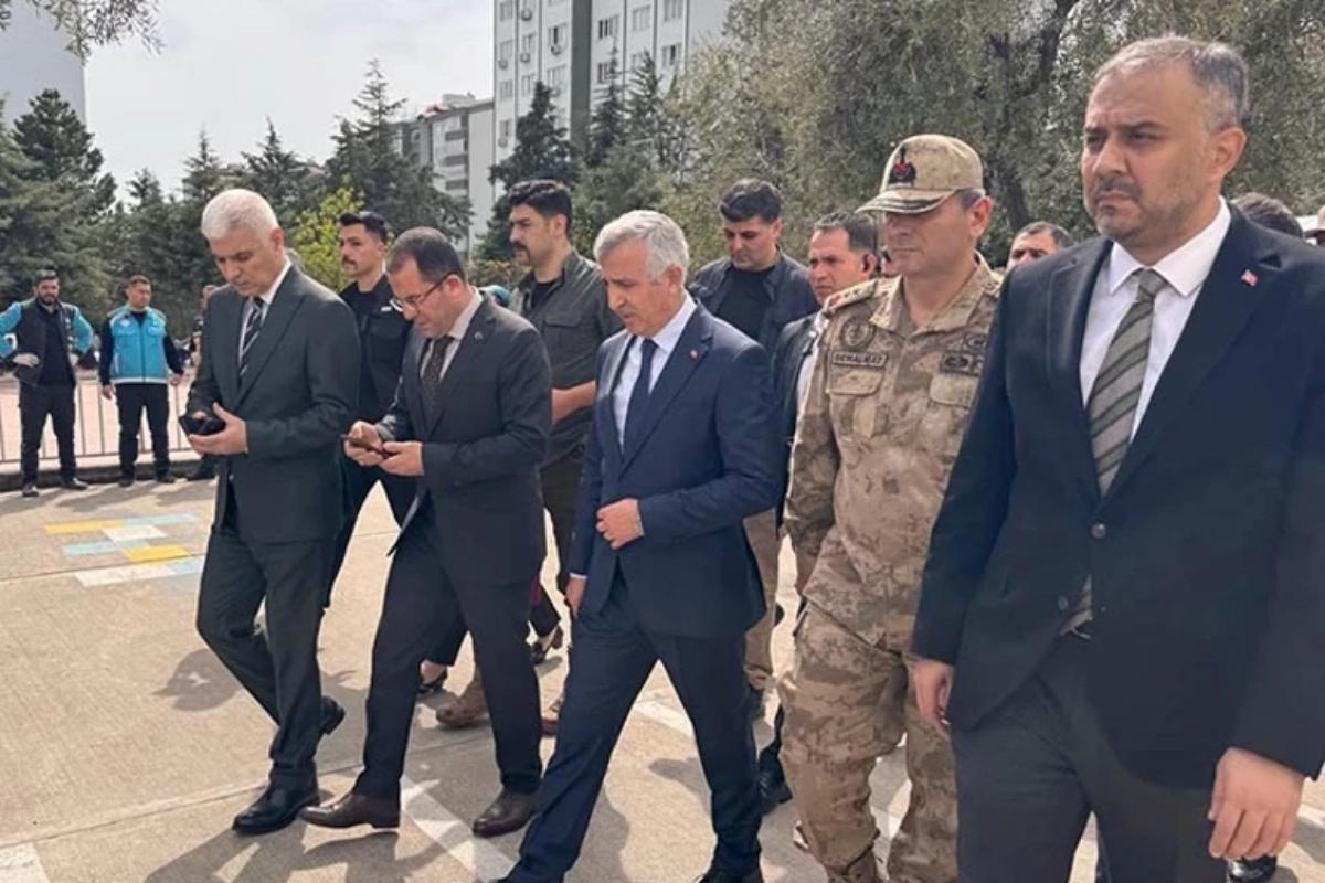 Kahramanmaraş'ta ortaokulda silahlı saldırı; 4 can kaybı, çok sayıda yaralı